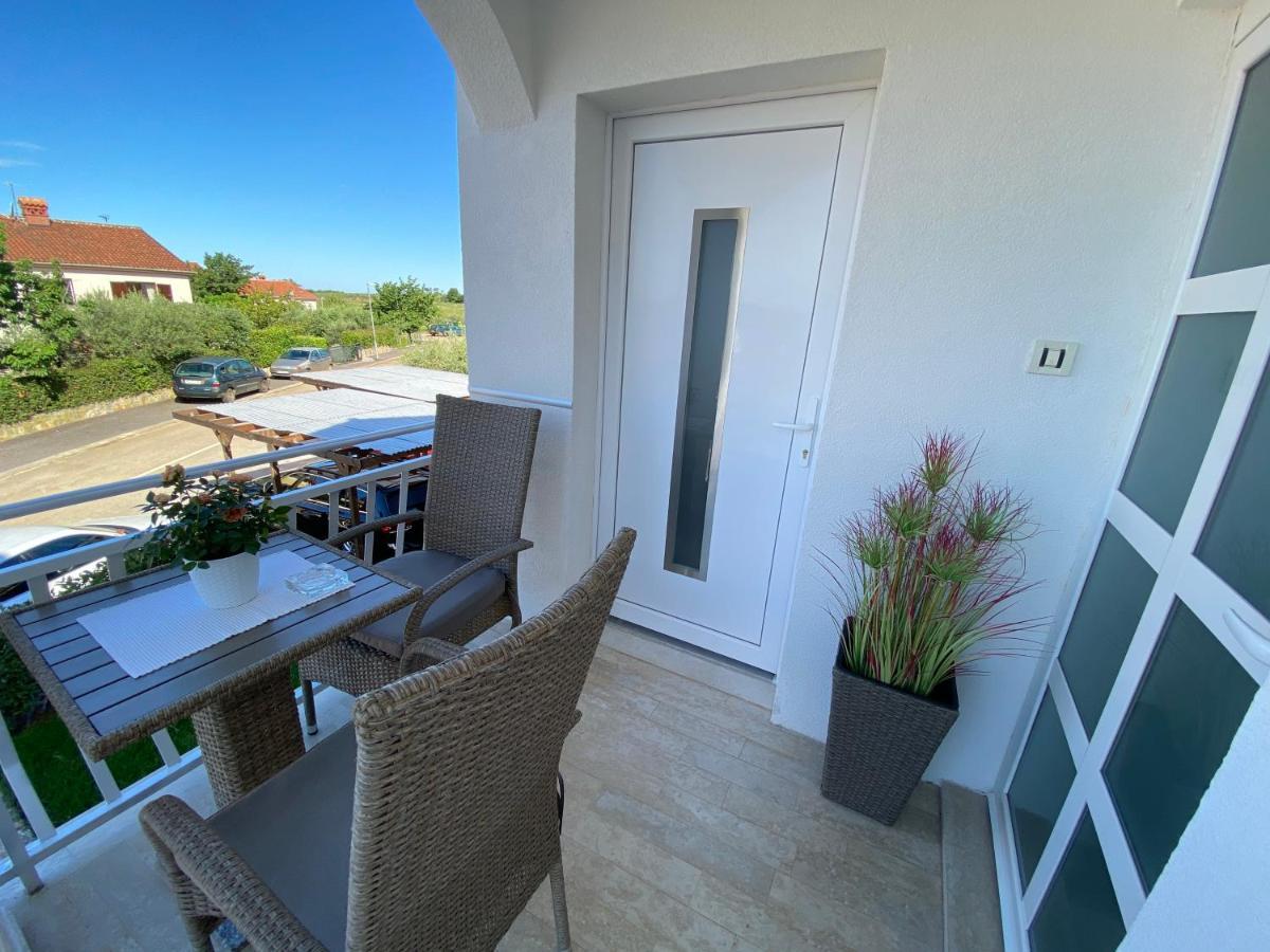 Apartments Roberta Novigrad Istria Εξωτερικό φωτογραφία