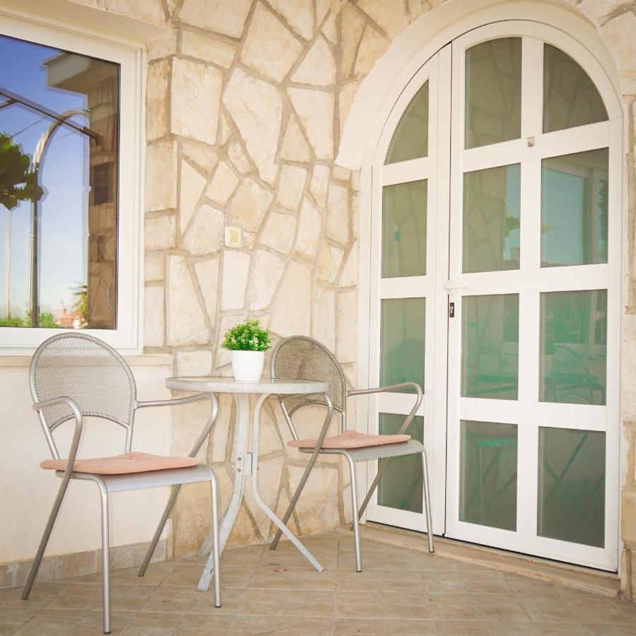 Apartments Roberta Novigrad Istria Εξωτερικό φωτογραφία